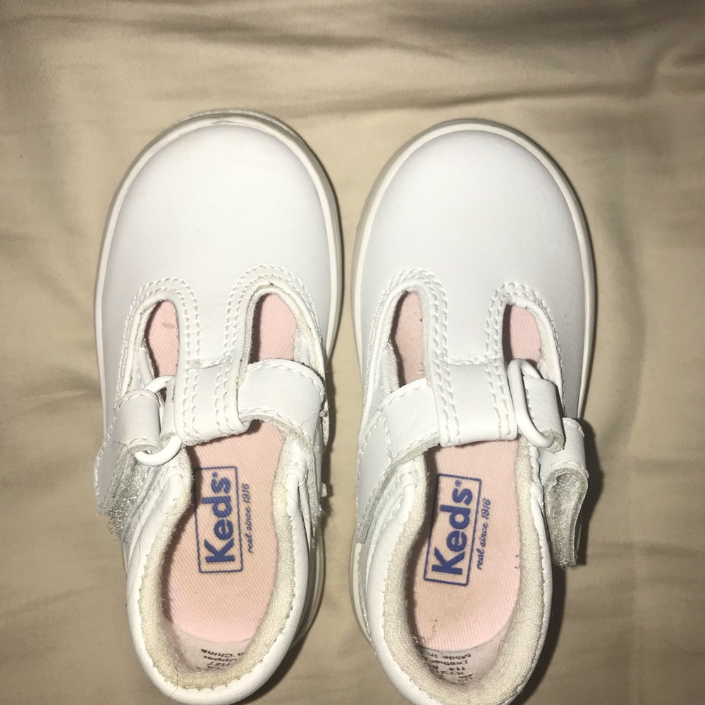 Size 4 white keds